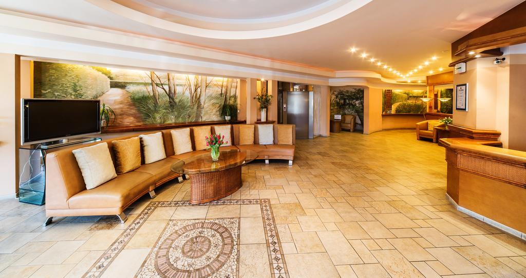 Hotel Komeda Острув-Велькопольски Экстерьер фото